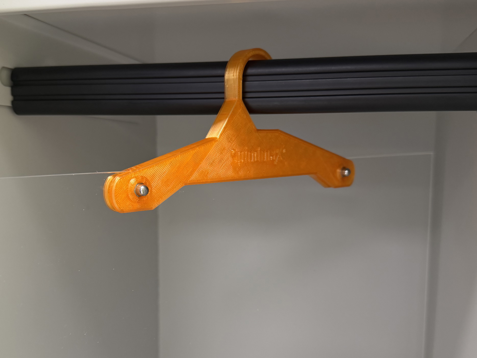 Trennwand mit offener Halterung 106,5cm hoch aus Acryl - Transparent