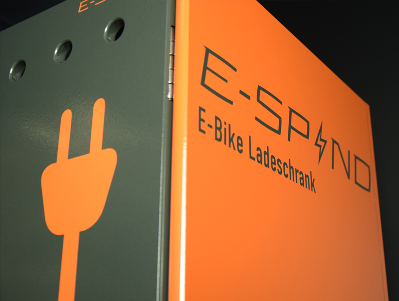 Tür- und Seitenbeklebung Laptop-Ladeschrank (wird lose geliefert, zum kundenseitigen Aufkleben) Tür- und Seitenbeklebung Laptop-Ladeschrank (wird lose geliefert, zum kundenseitigen Aufkleben)